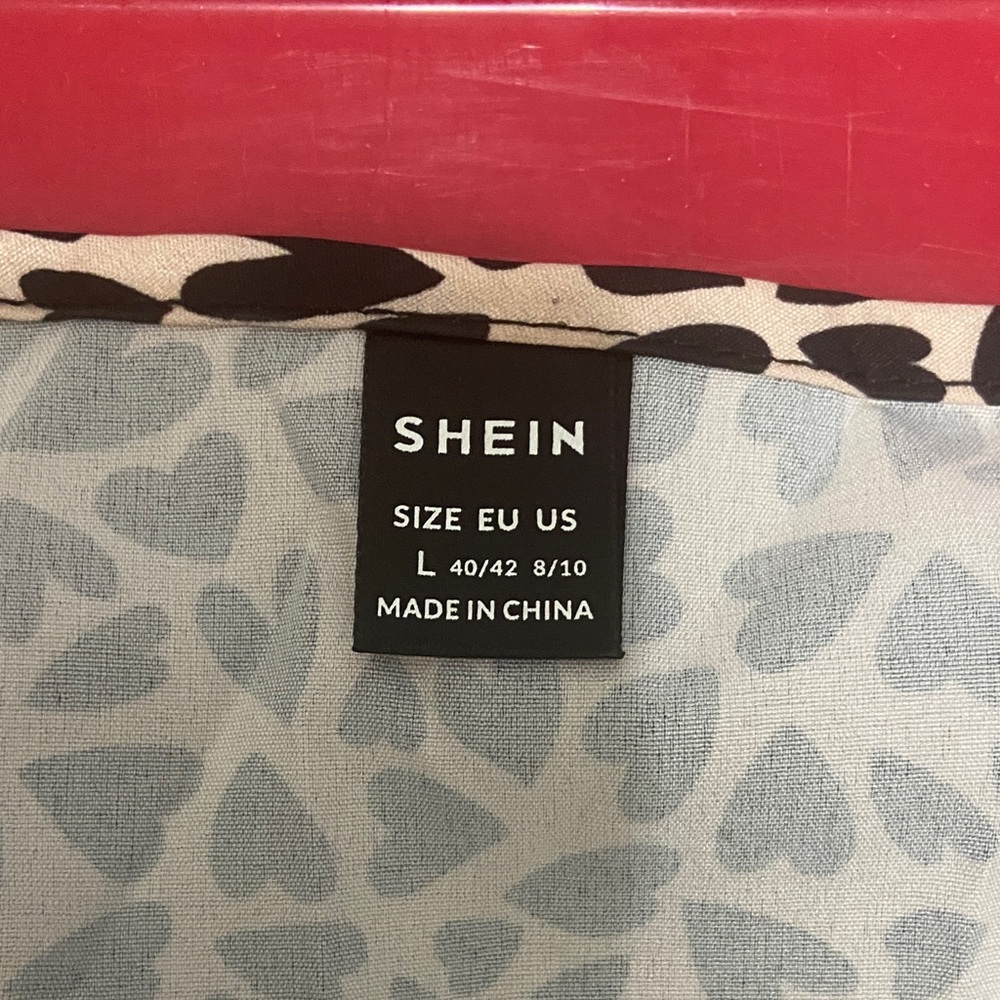 SHEIN Black and Cream Heart Print Top
